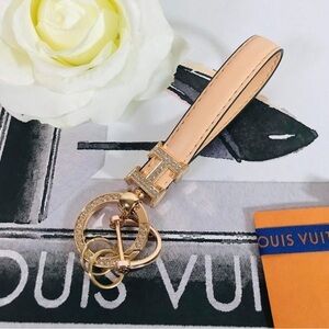 BEIGE Designer inspired “H” w/ Gold accents rhinestones keychain New in Package